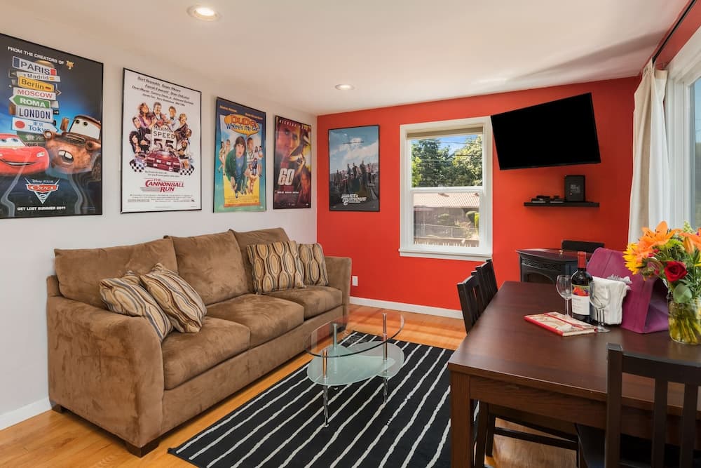 Seattle Vacation Home: The Autobahn