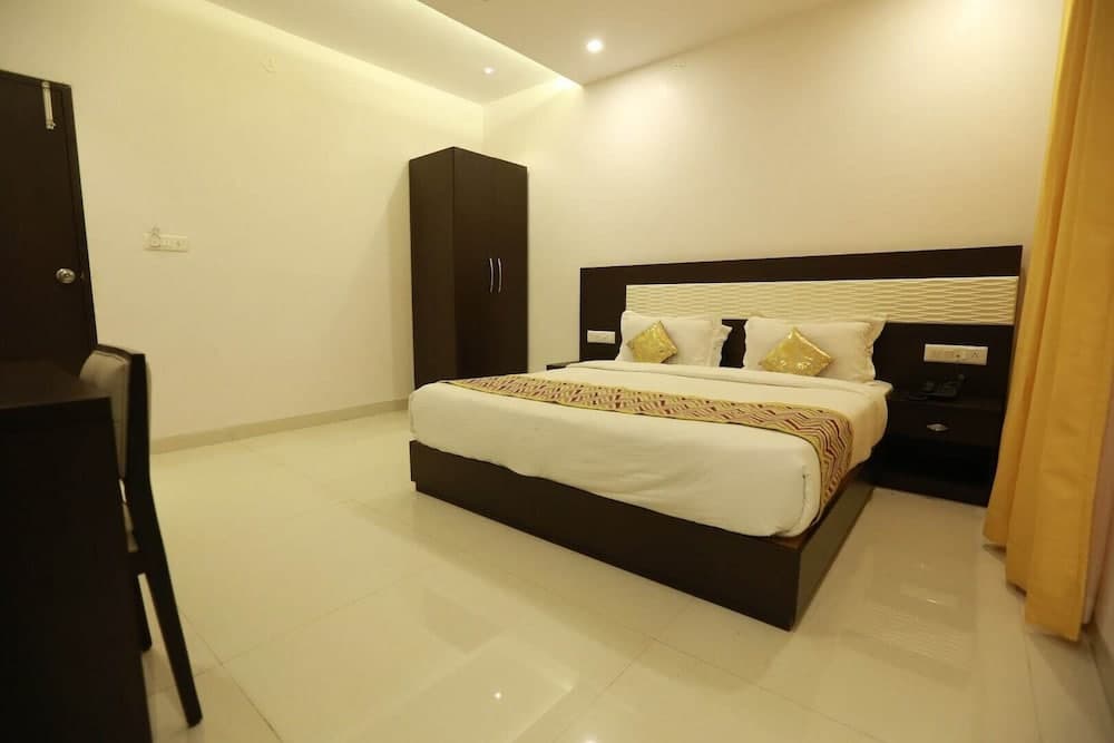 Hotel Anchal Villa By YB Hotels