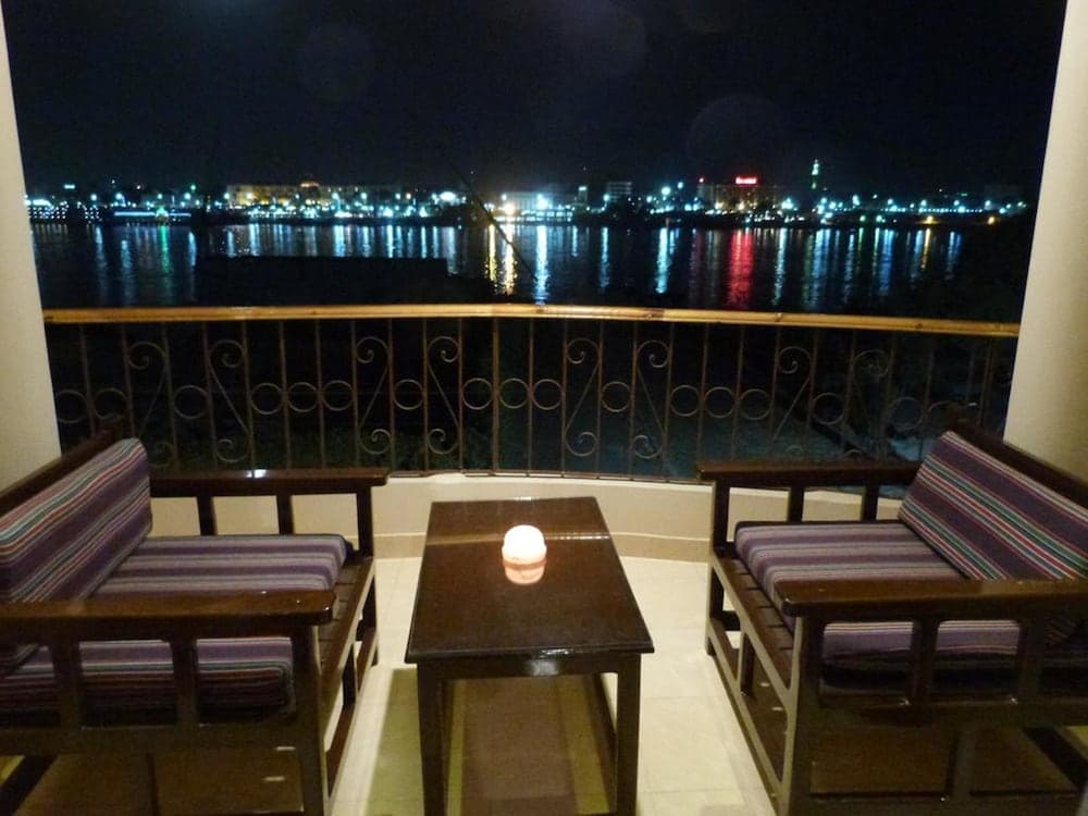 Luxor Plaza House