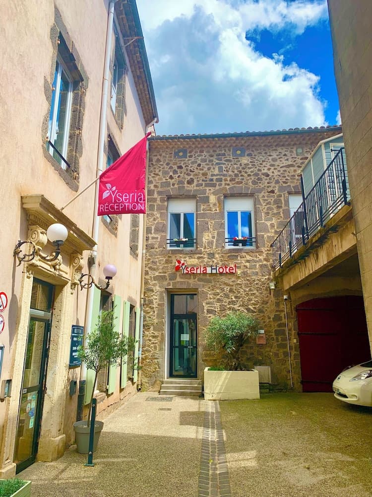 Logis Hotel Yseria - Historical Center
