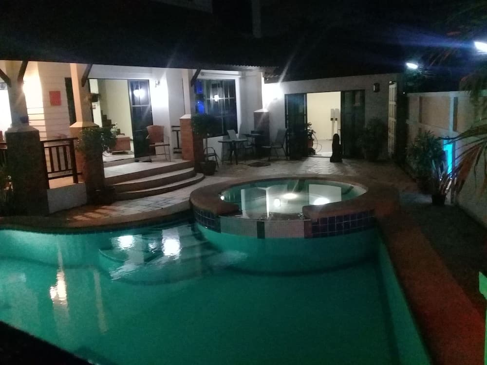 4 Bedroom House & Private Pool Pattaya
