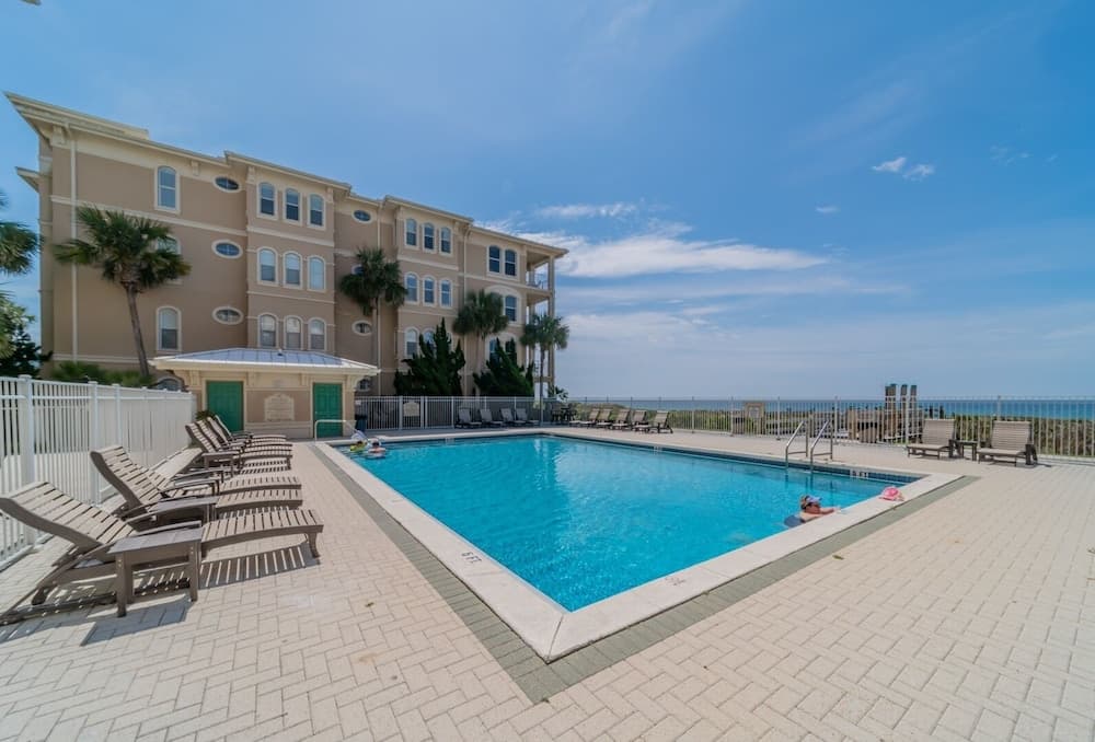 Mare E Sole 2 Bedroom Home by RedAwning