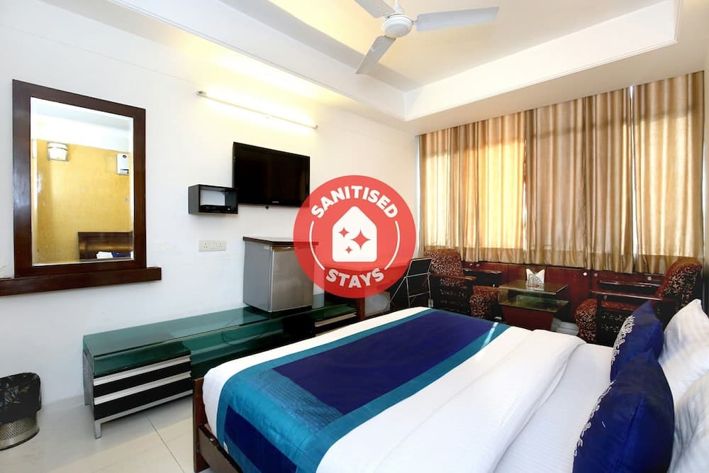 OYO 1496 Hotel Sky 5