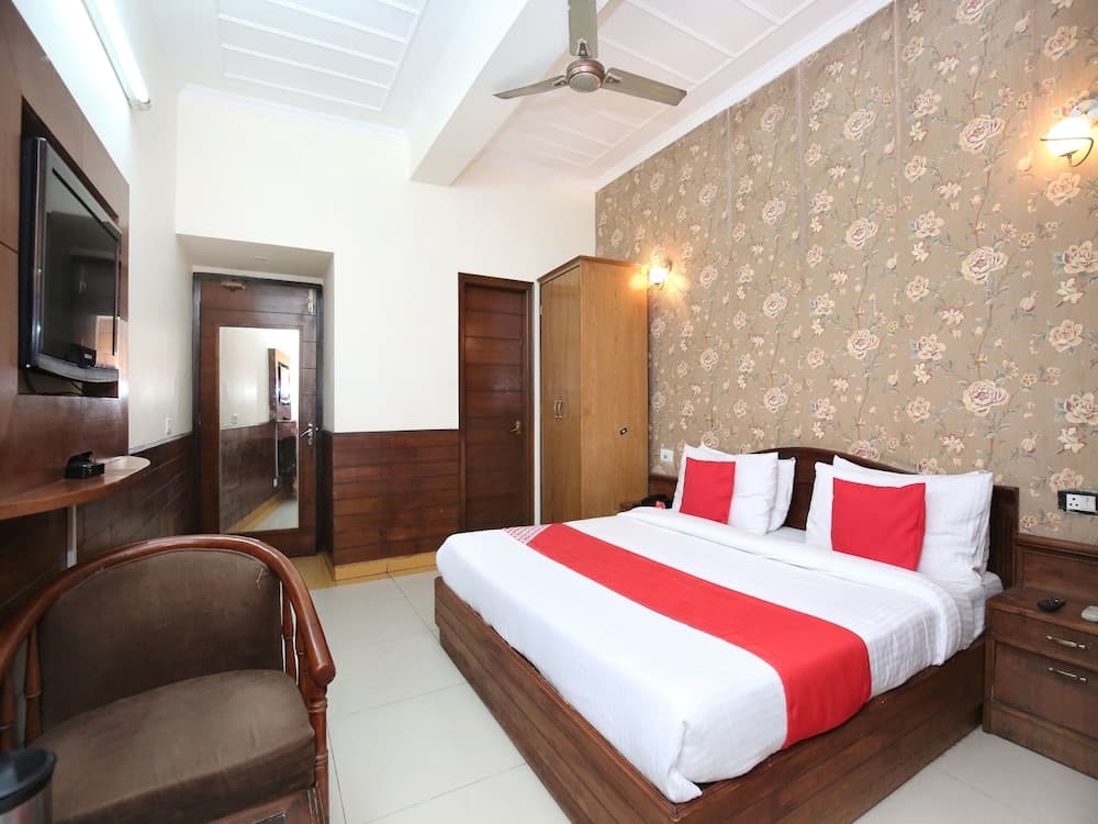 OYO 1933 Hotel City Paradise