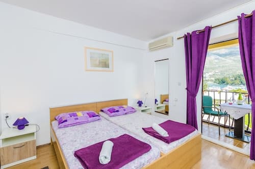 Apartments & Rooms Mihajica