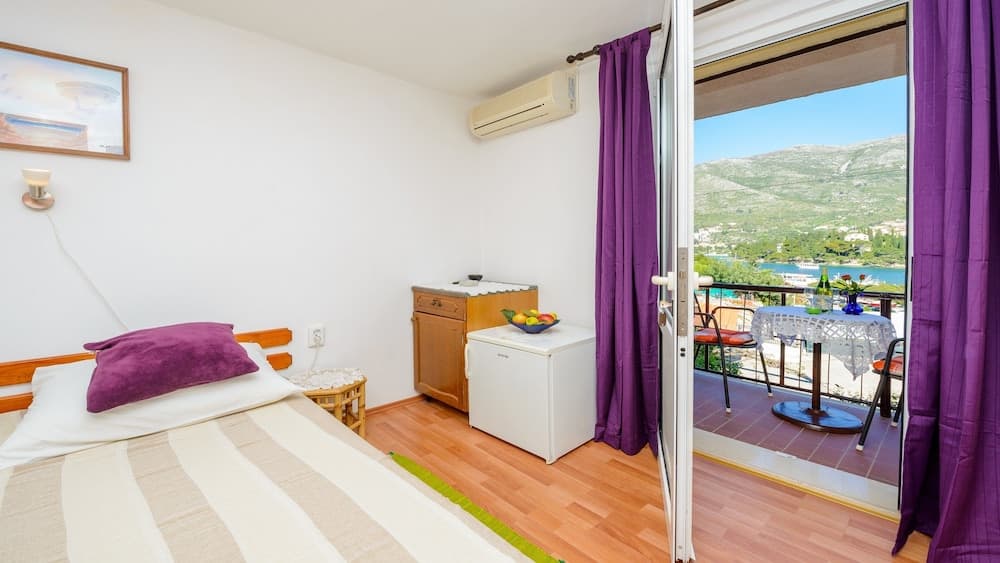 Apartments & Rooms Mihajica