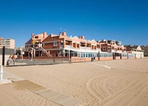 Lloyds Beach Club Aparthotel