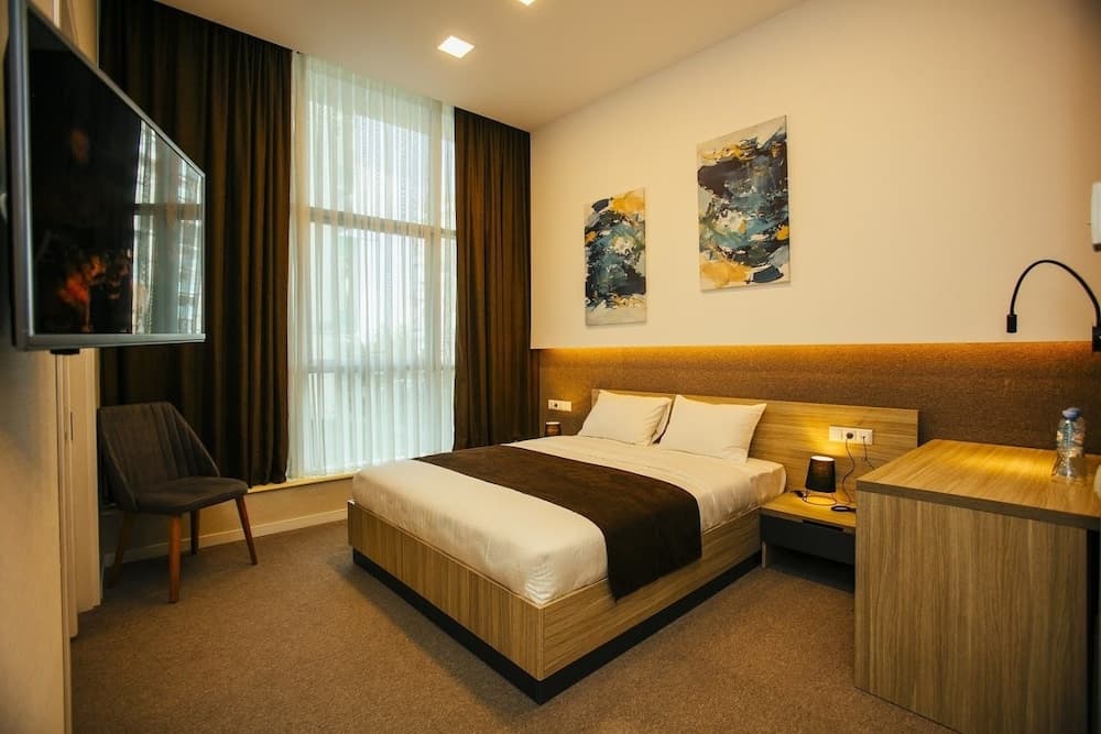 Hotel West