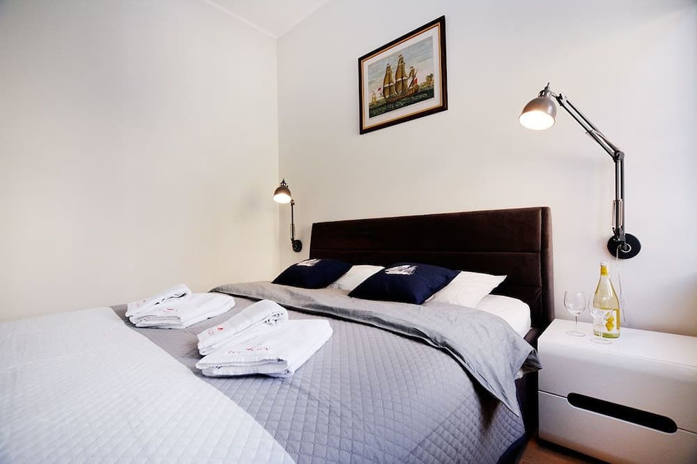 Golden Sun Apartments - Port