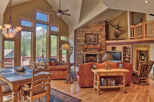 Moose Meadow Retreat Private Home with Hot Tub