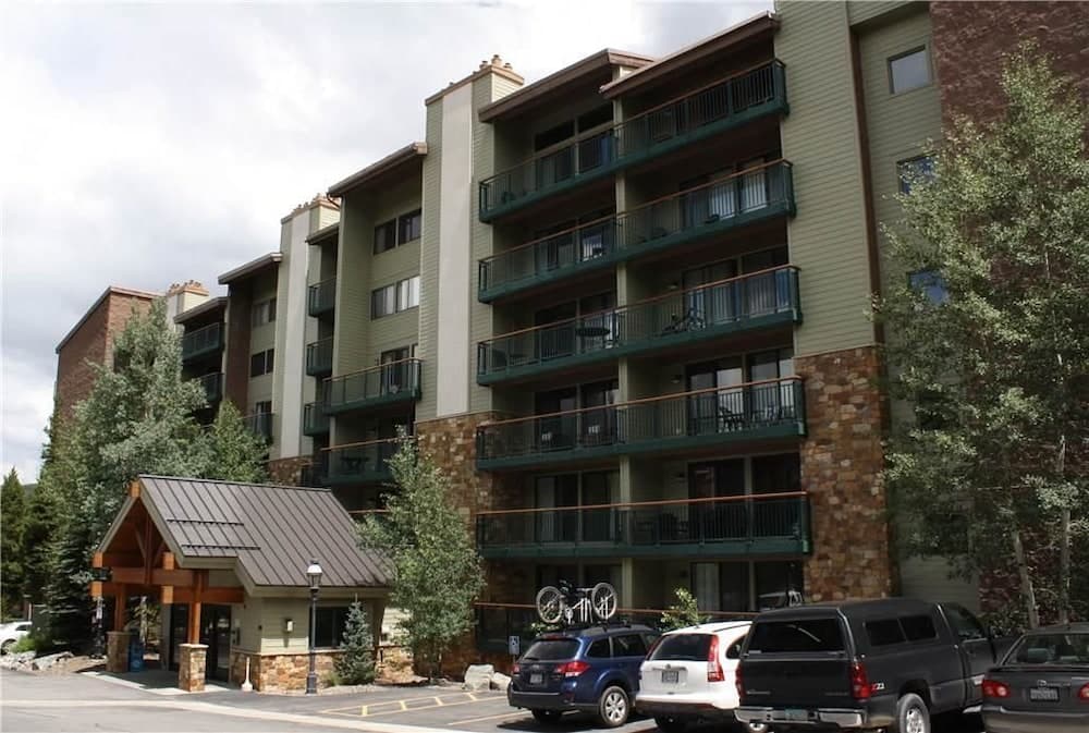 Trail's End 509 Downtown Condos with on-site Hot Tub