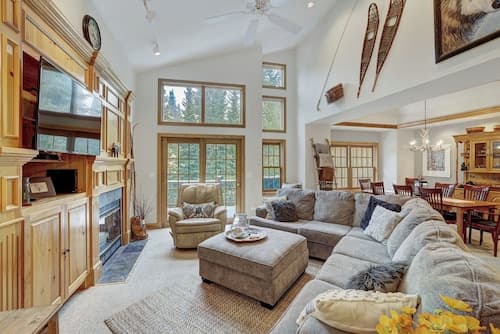 368 Settlers Drive Private Home with Hot Tub
