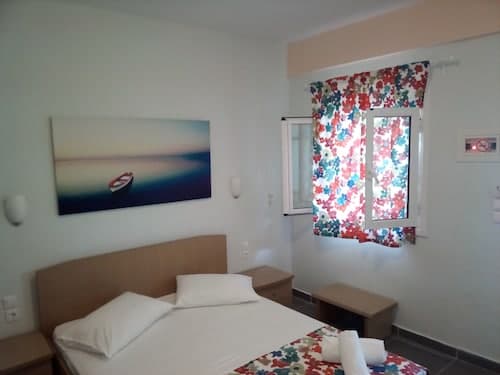 Nikos Apartments
