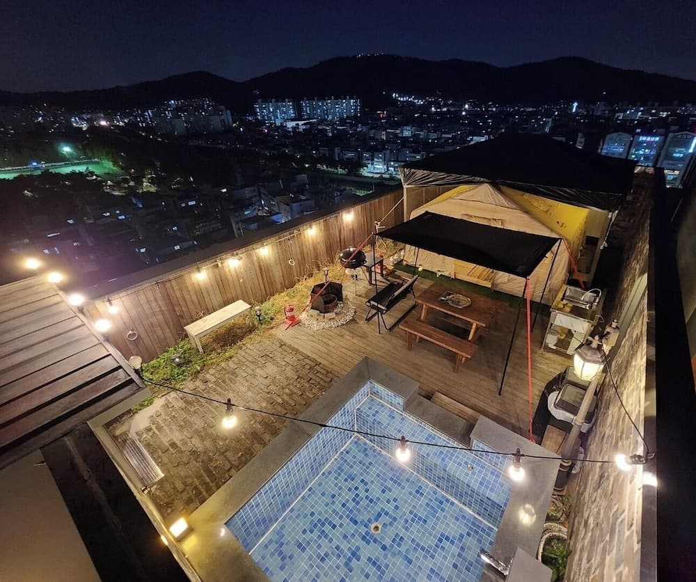 Hotel 498