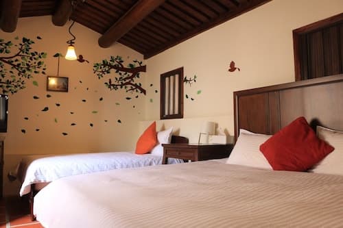 Longmen Inn Bed and Breakfast