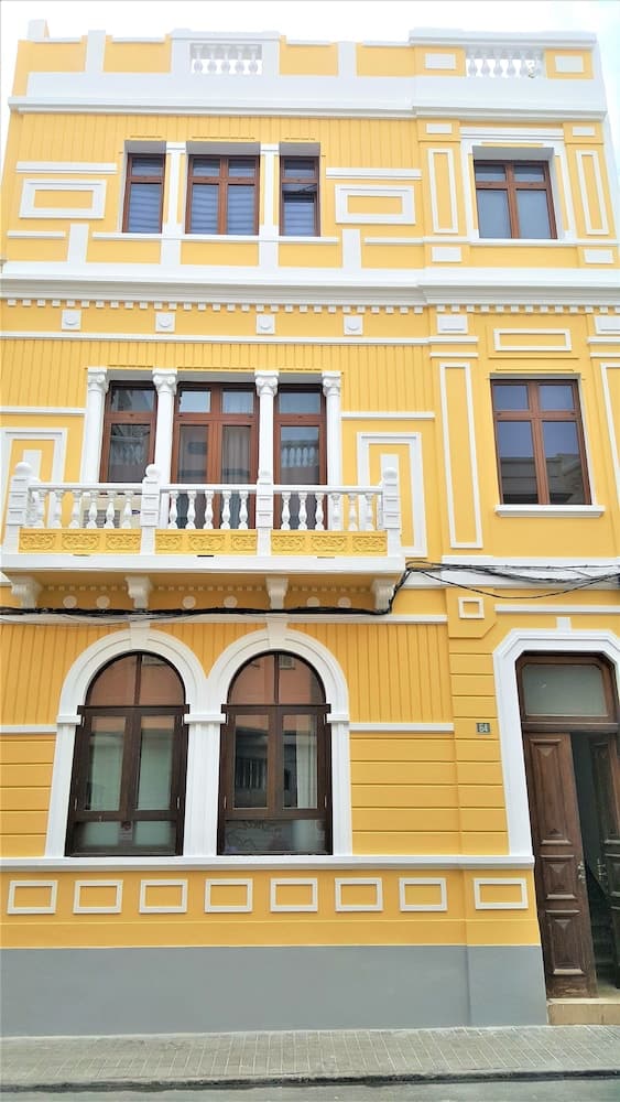 Los Canaritos Guest-House