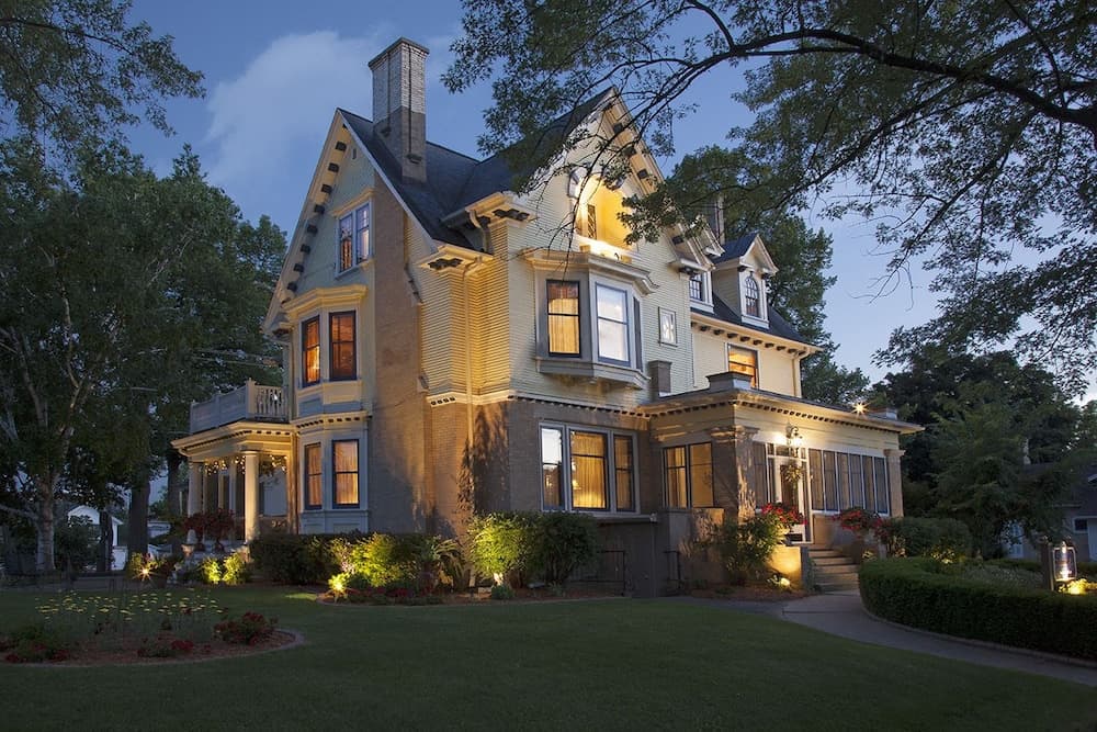 Honeybee Inn Bed & Breakfast
