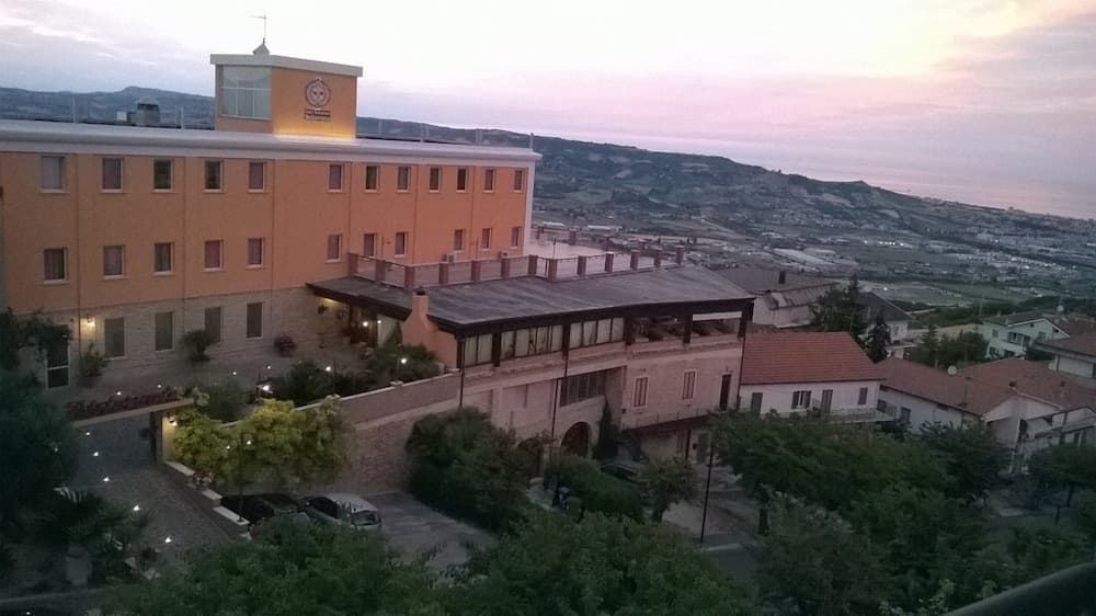 Konaklama yerinin ön cephesi