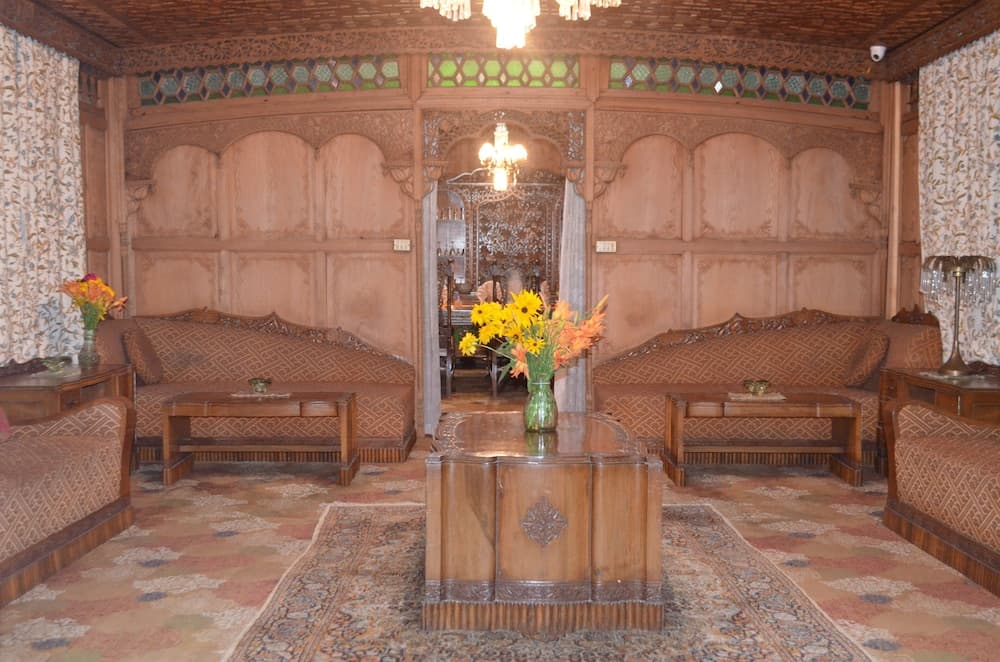 New Alexandra Houseboats