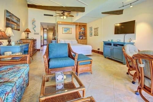 Maui Kaanapali S #e290 Studio Bedroom Condo by RedAwning