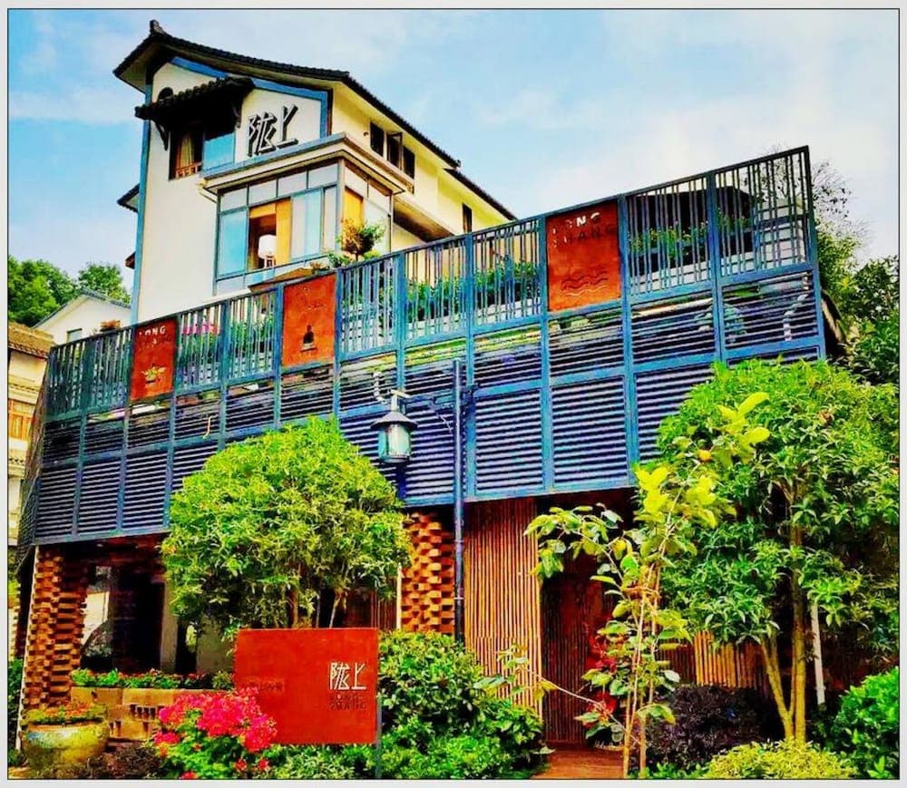 Westlake Longshang Boutique Hotel