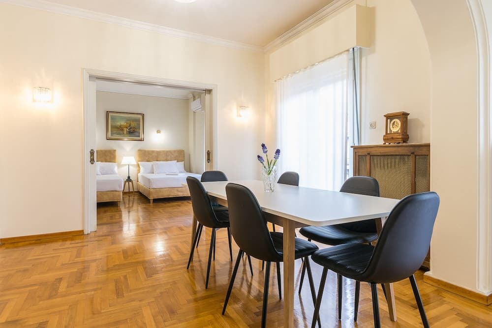 Odada yemek servisi