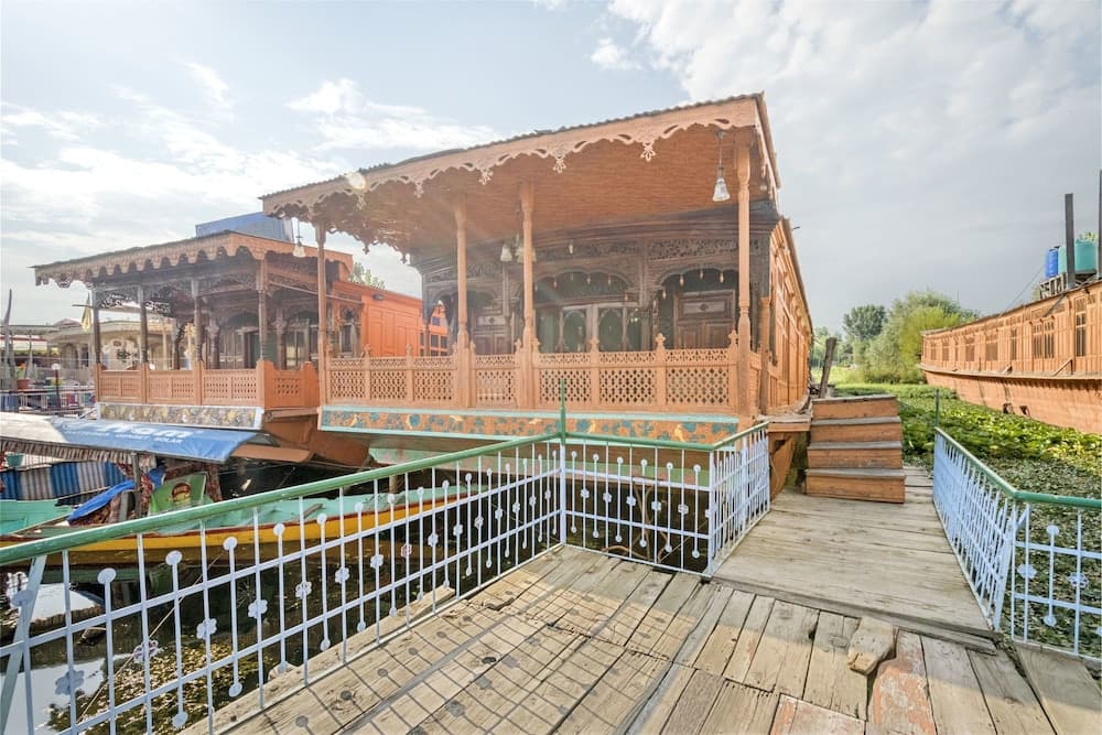 GuestHouser 3 BHK Houseboat d520
