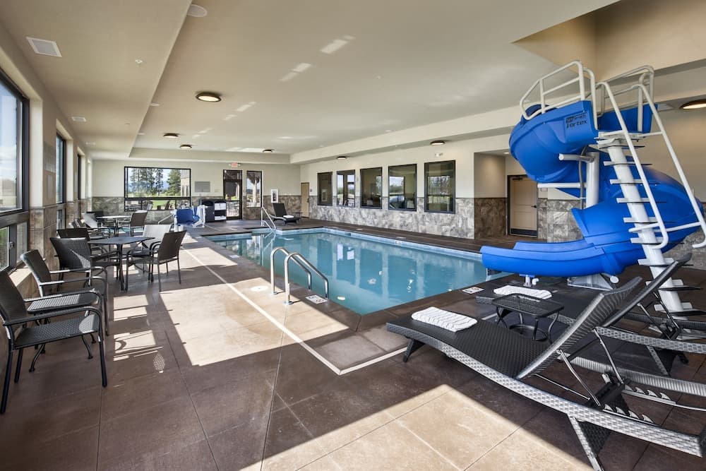 Glacier International Lodge