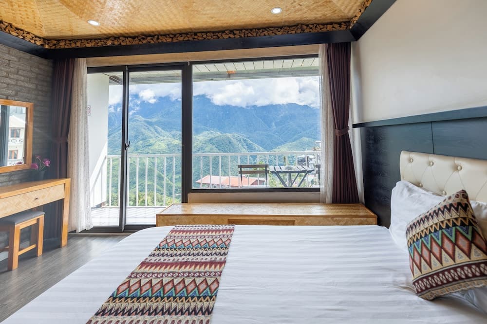 Phuong Nam Mountain View Hotel