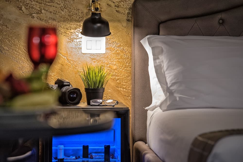 StarHome NAVONA