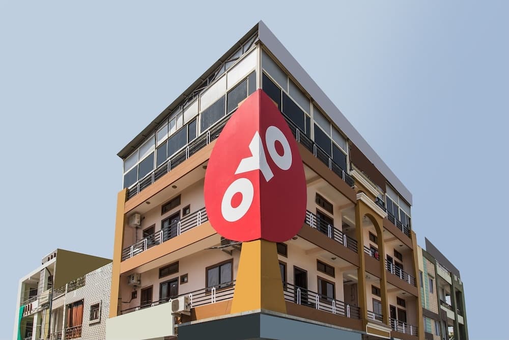 OYO 12161 Hotel Madhur Inn