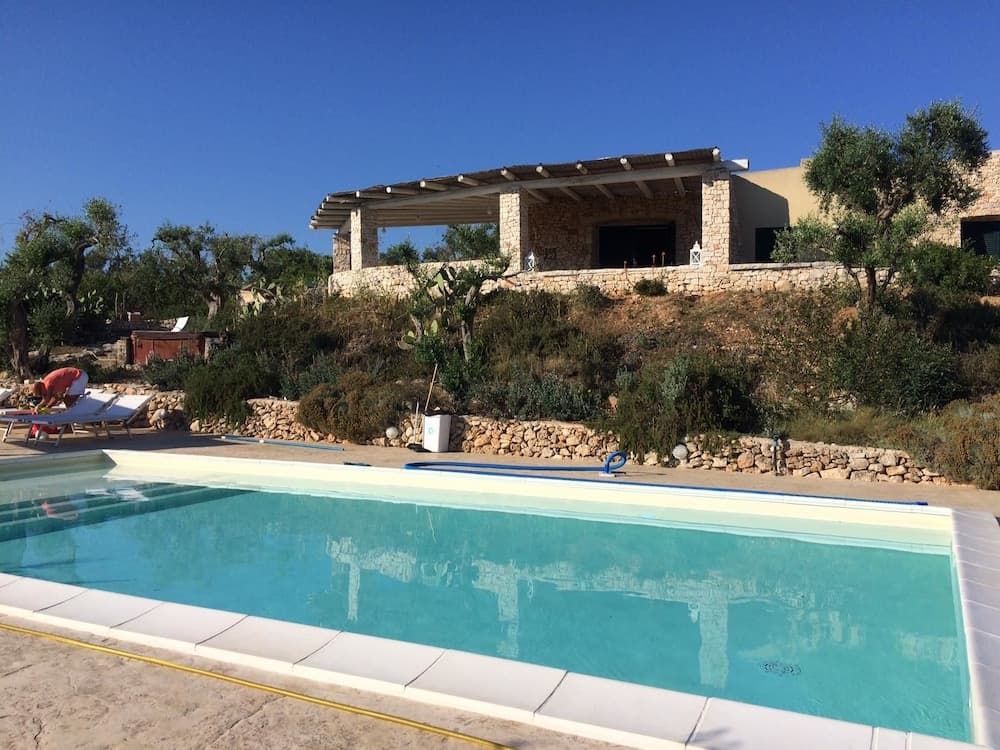 Li Fani Luxe Pool Stone House