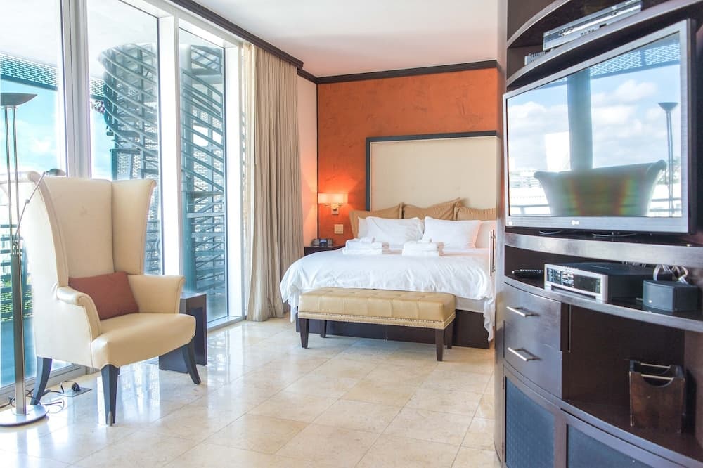 Penthouse De Soleil South Beach - On Ocean Drive Miami Beach Studio Bedroom Condo by RedAwning