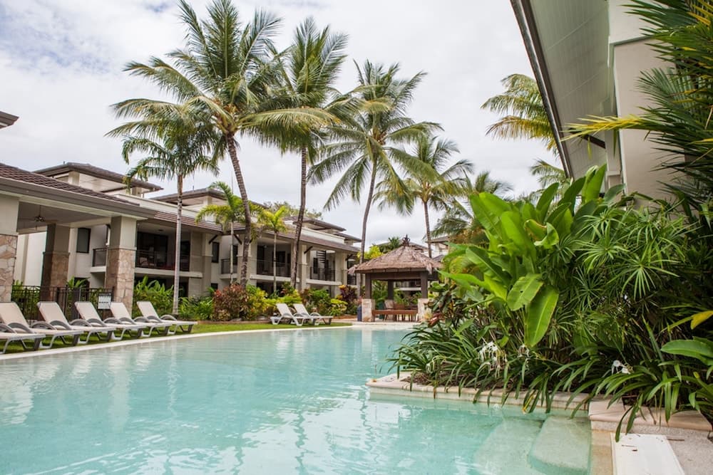131 Luxury Swimout