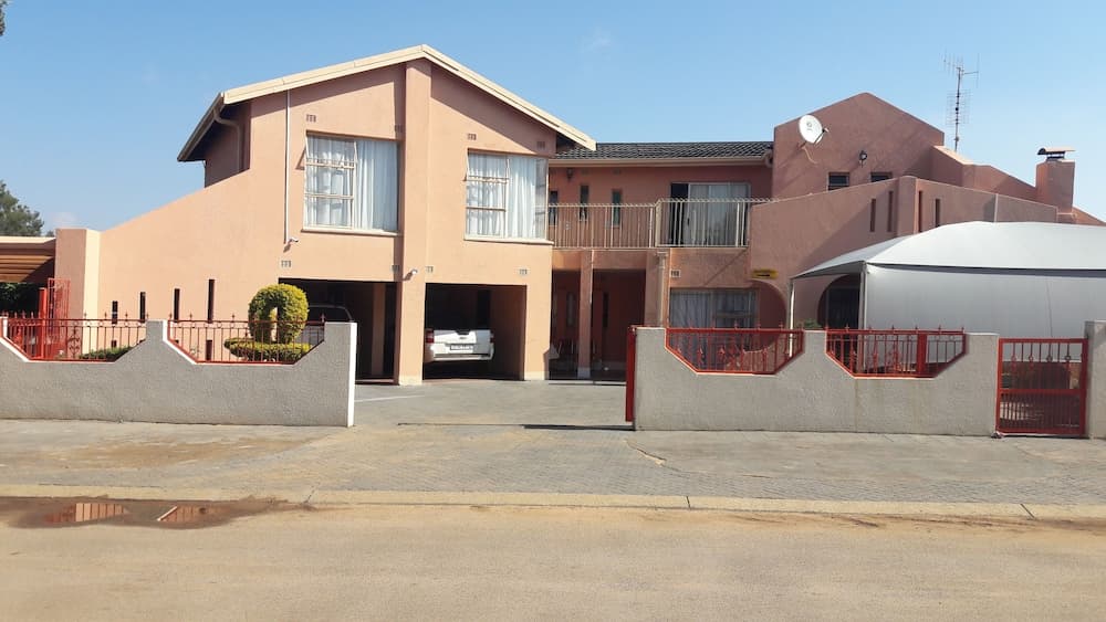 Diphororo Guest House