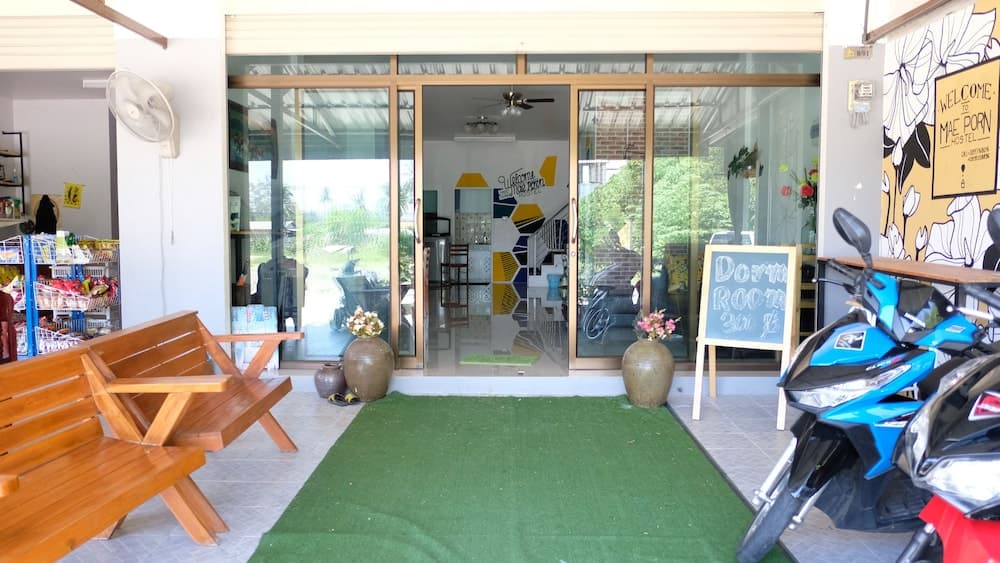 Mae-Porn Hostel