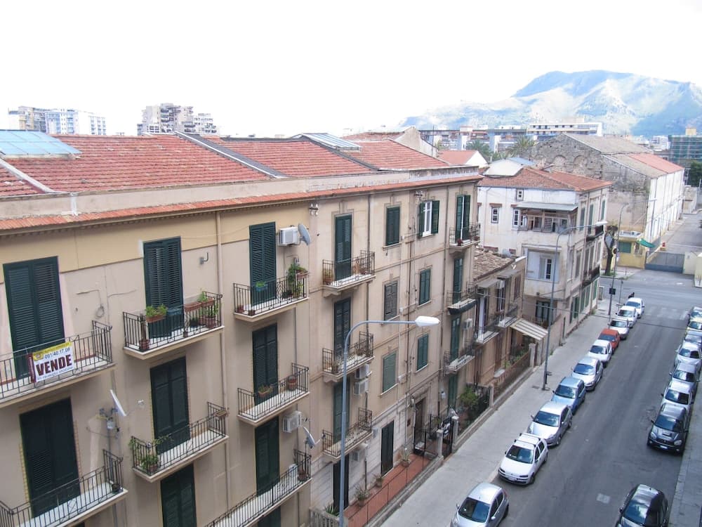 Konaklama yerinden şehir manzarası