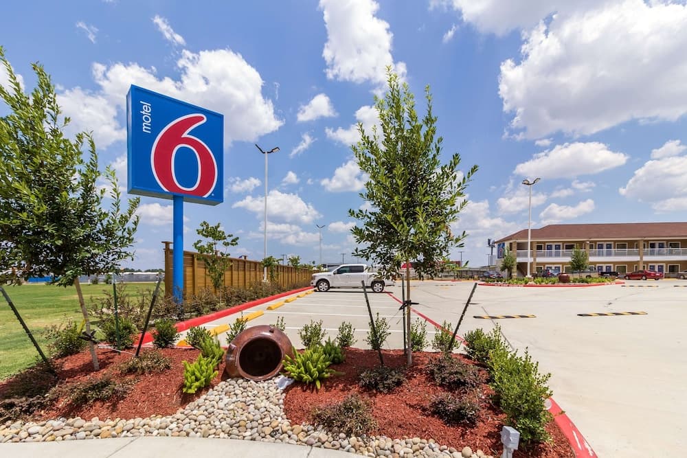 Motel 6 Houston, TX - North