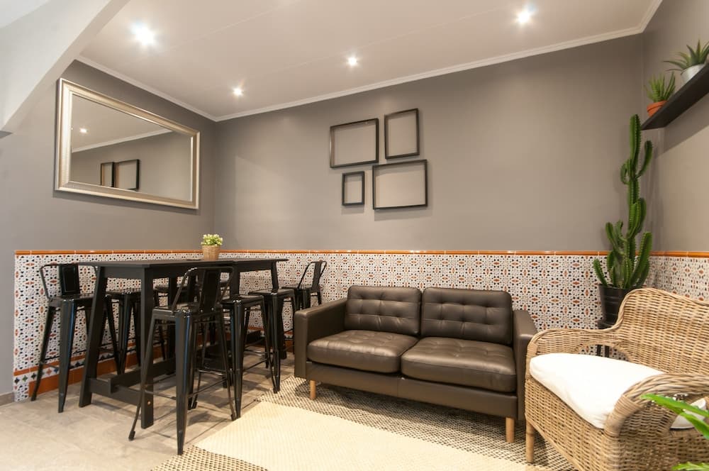 Lovely and Central 4 BR Apartment