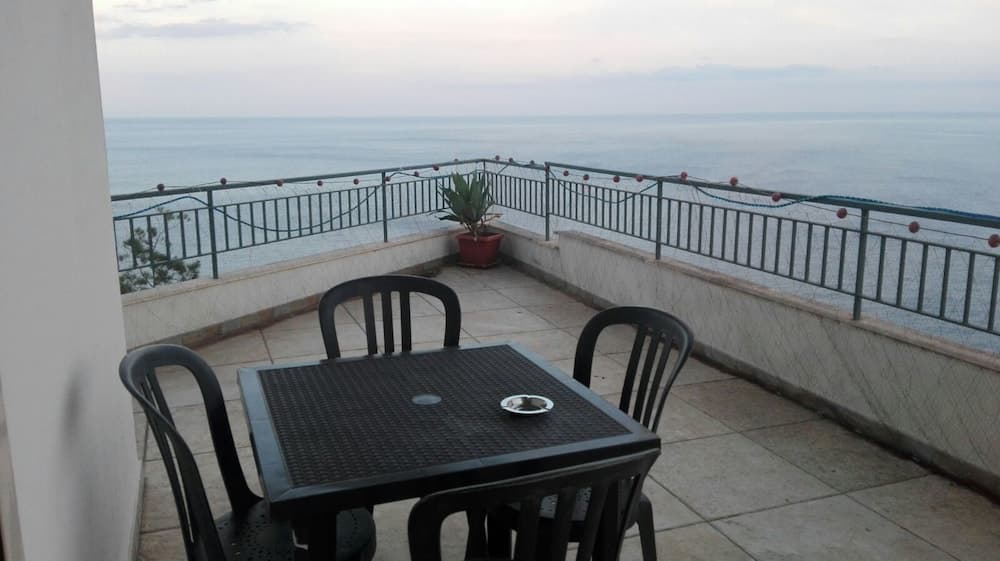 La nave sul mare di Taormina B&B