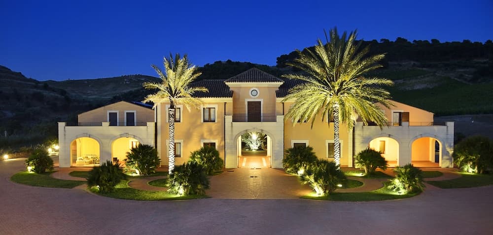 Baglio Caruana Cantina & Relais