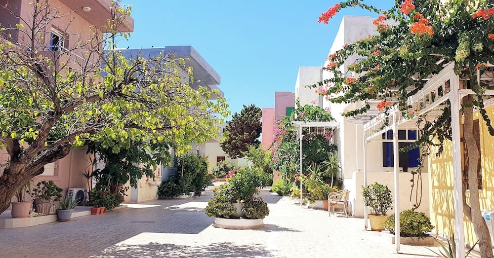 Evina Rooms & Suites