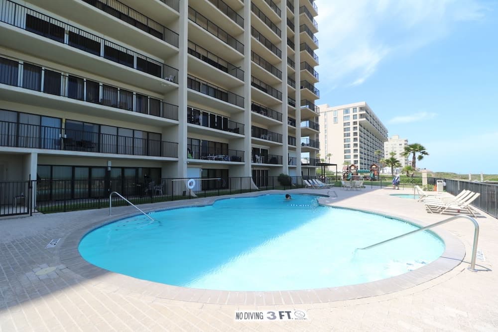 Oceanvista Condominiums by Cheap Getaway