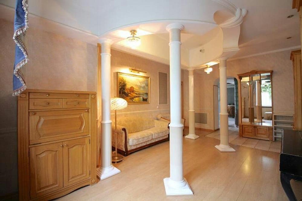 Lakshmi Apartment Universitet