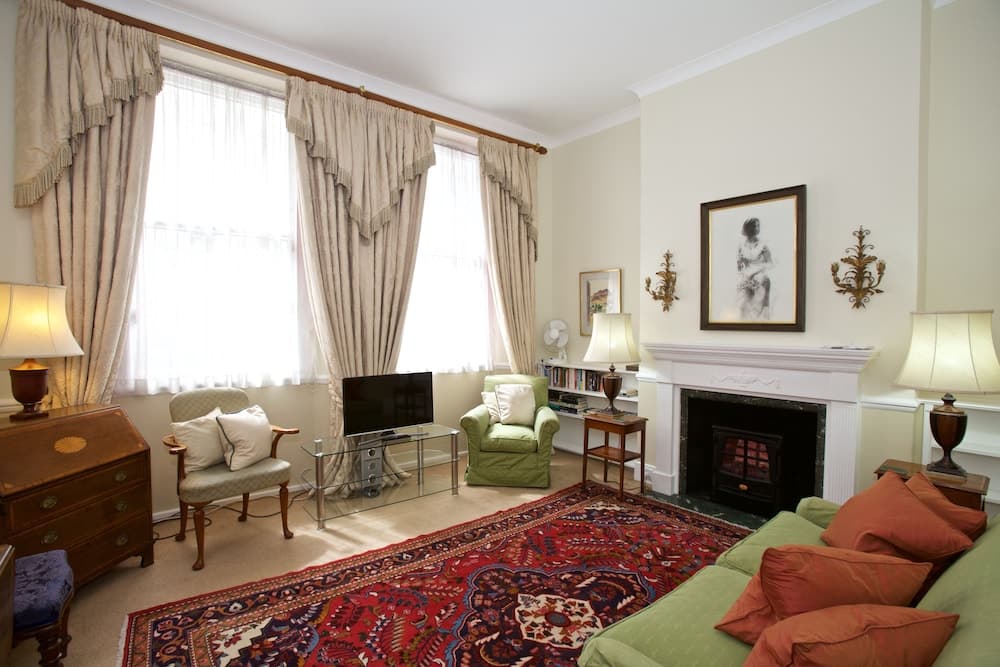 A Place Like Home - Two Bedroom Apartment in Knightsbridge