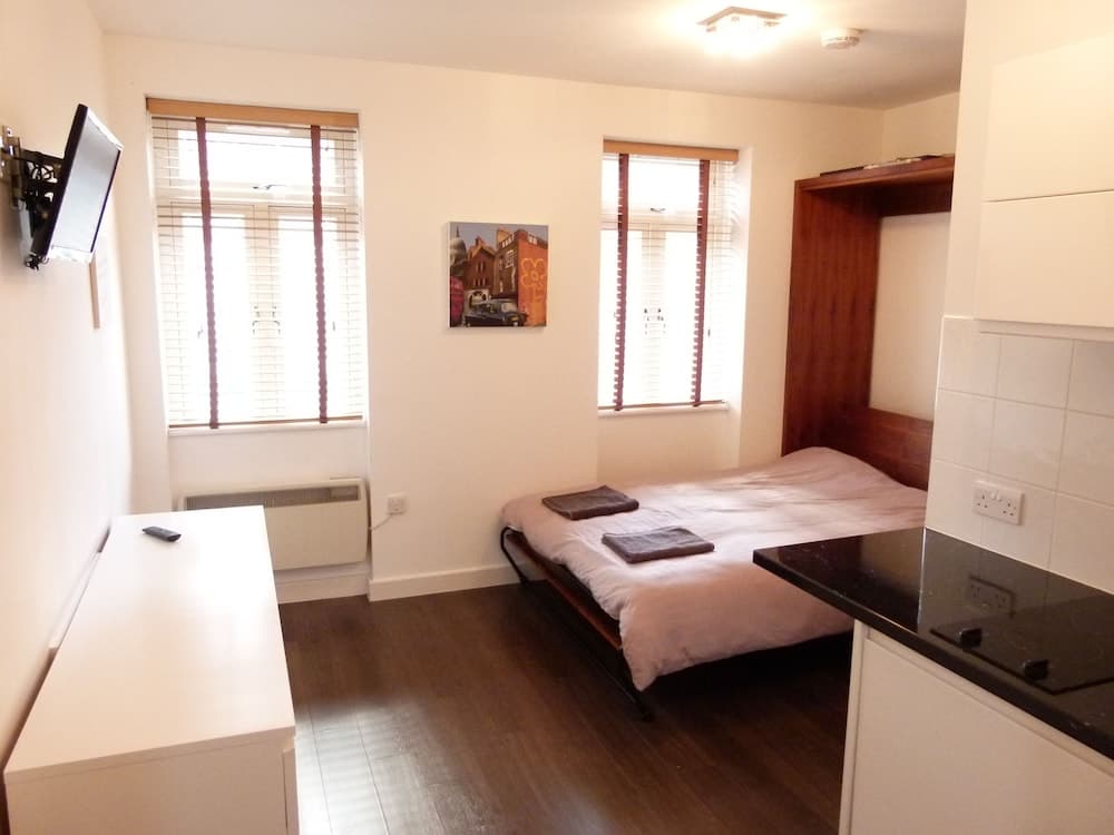 SS Property Hub - City of London Studio Apartment 5