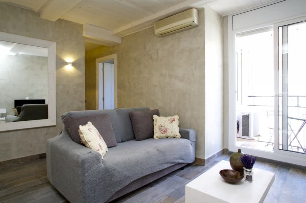 BarcelonaForRent Market Suites