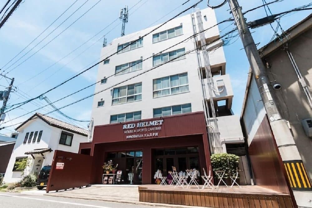 RED HELMET House＆Sports Bar Hiroshima - Hostel