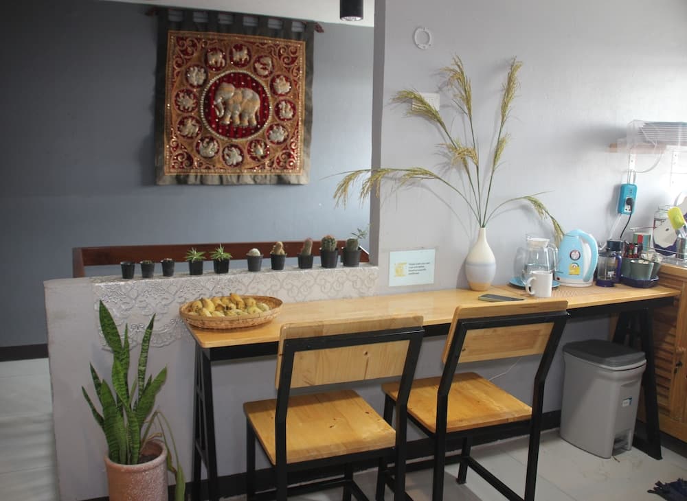 Lux Rooms Night Bazaar