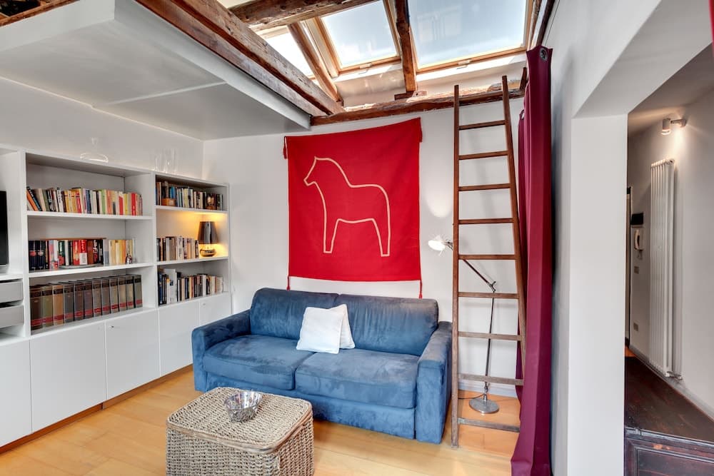 Bragora Smoochy Attic Venice